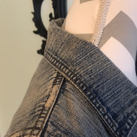 Cropped Jean Jacket - Picture 5 of 10